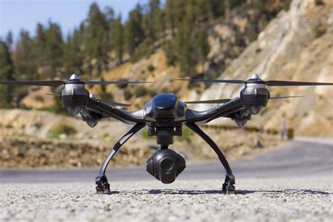 faa regulations  commercial drones    effect  verge