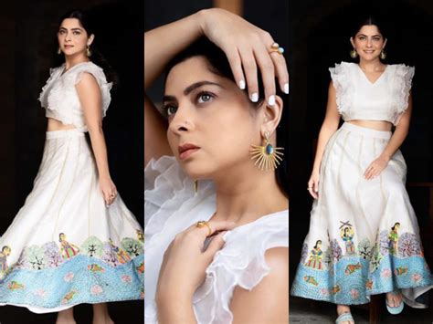 Marathi Actress Sonalee Kulkarni Looks Stunning In Her Latest