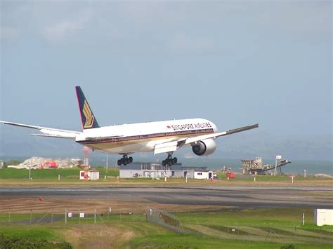 plane spotting singapore airlines boeing  er