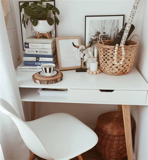 cute desk space decor     atinydreamer