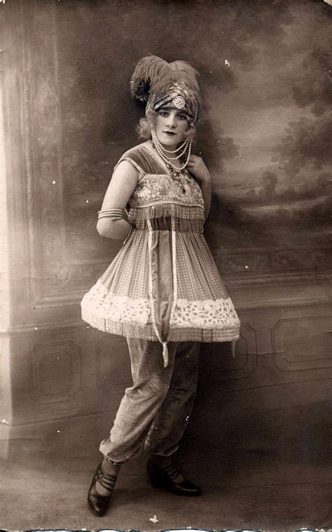 29 cool pics of girls dressed up for halloween from the 1920s ~ vintage