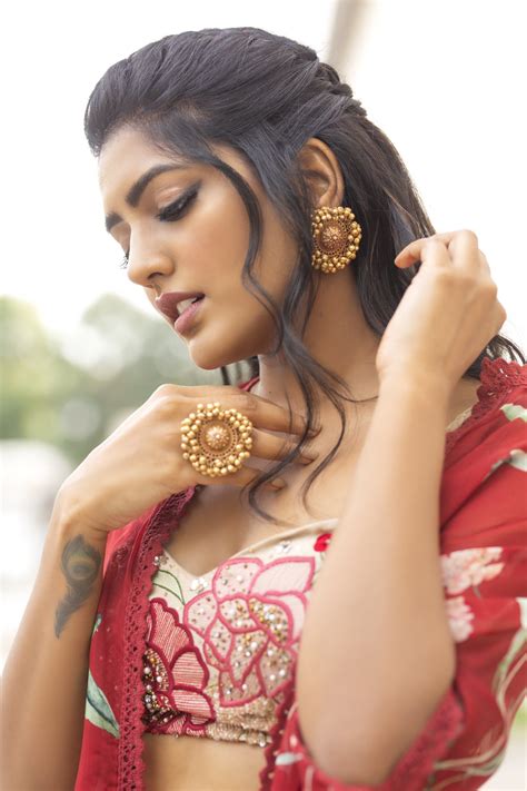 Telugu Actress Eesha Rebba Beautiful Hot Navel Photos Stills