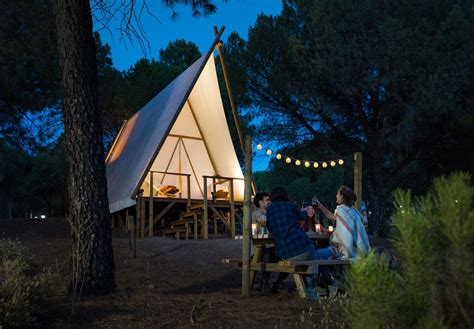 campings de espana abiertos en otono glamping  kampaoh