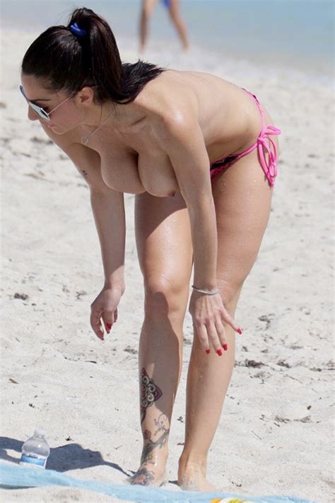 priscilla salerno covers up in sunscreen at the beach in miami kanoni net