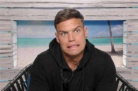 Love Island 2017 Jessica Shears And Dom Lever Get Closer While Kem