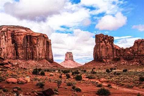 visiting monument valley usa hand
