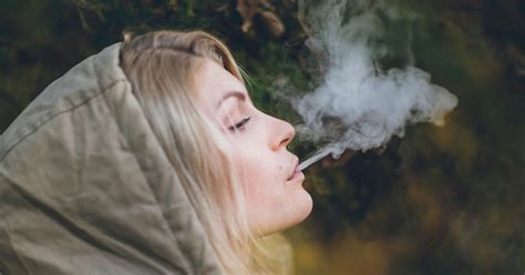 stonergirl 8 common misconceptions about female potheads