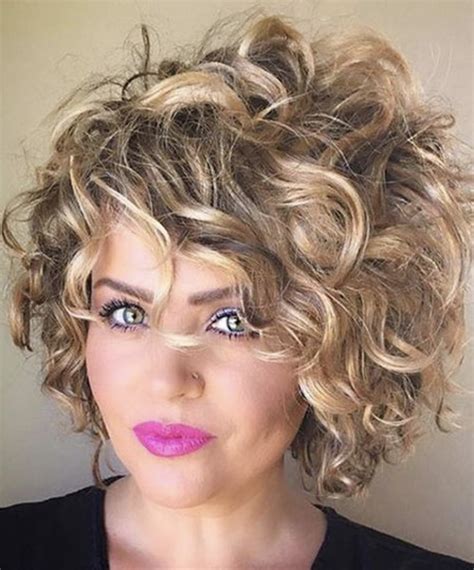 17 short curly hairstyles for women