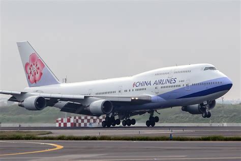 china airlines bids farewell  boeing   special  flight