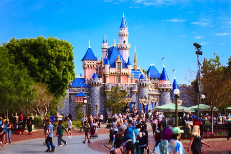 disneyland closing hour early today due  inclement weather wdw news