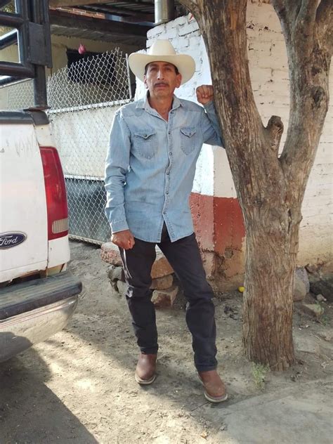 Vaqueiros Mexicanos Querendo Montar Na Potranca – 3 Machos Ao Natural