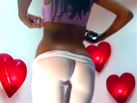 Amateur Babe In Yoga Pants Teasing On Webcam Tubedupe