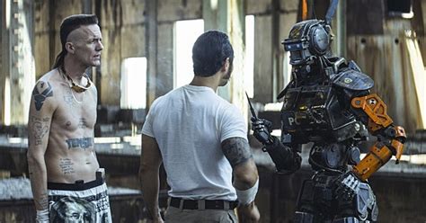 The Wrap Up There Is A Fist Bumping Robot In These New ‘chappie’ Images