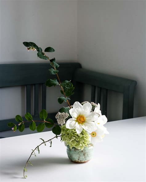 easy flower arrangement ideas  dahlias cloverhome