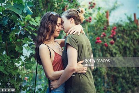 Lesbian Kiss Photos Et Images De Collection Getty Images