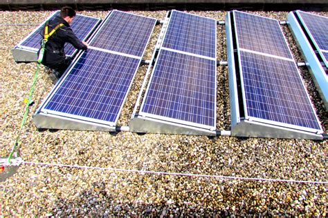 veilig zonnepanelen plaatsen waar  je op worksafe nederland