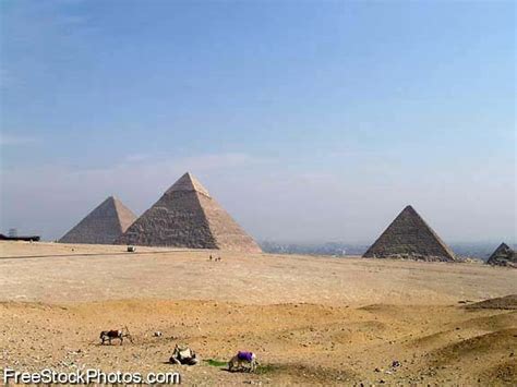 pyramidy egyptanecz