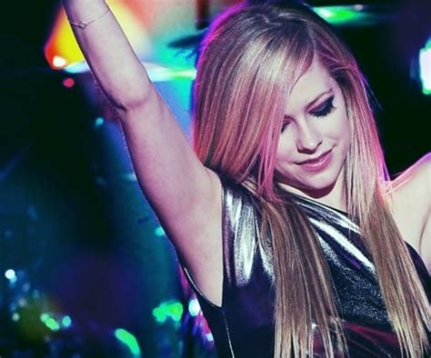 avril lavigne cute photo show what the hell image