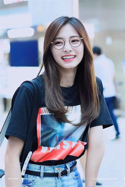 Tzuyu Kpop Girl Groups Kpop Girls Momo Look Fashion Korean Fashion