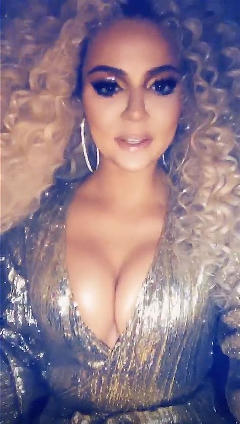 khloe kardashian admits she wants to get a boob job