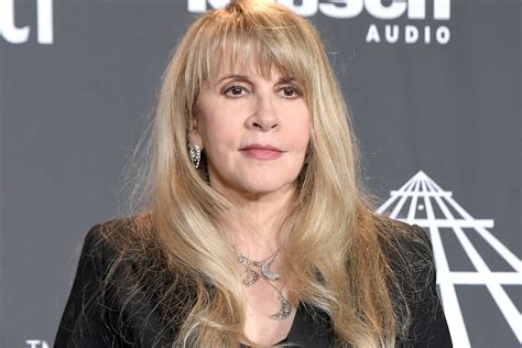 stevie nicks    sing    contracts covid  page