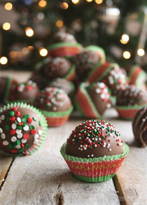 18 Christmas Cake Pops No One Will Be Able To Turn Down Christmas