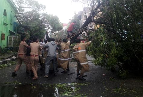 cyclone vardah death  damage caused   storm hitting chennai  india quartz india