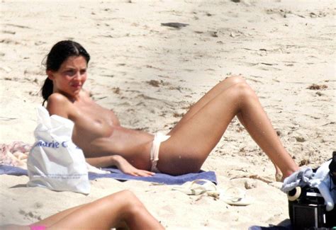 xpics me voyeur candid beach teens topless enjoying the sun topless sunbathing