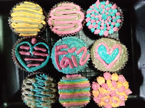 custom  cupcakes
