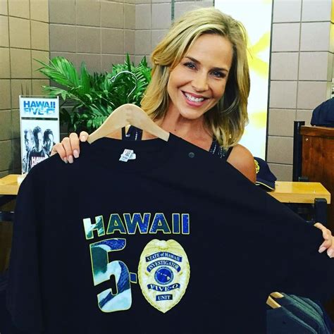 julie benz  instagram    honolulu airport dont forget