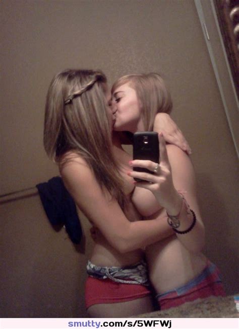 Alltherealgrrls Smartphonesmut Topless Girls Kissing