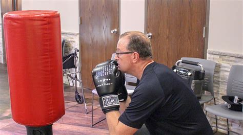 Parkinson S Patients Fight Disease Through Boxing Course Led By Utsw