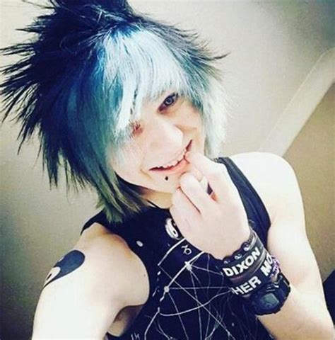 remember when emos used to have the karen hairstyle r fuckyoukaren