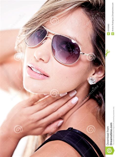 donna sexy con gli occhiali da sole fotografia stock immagine 23102982