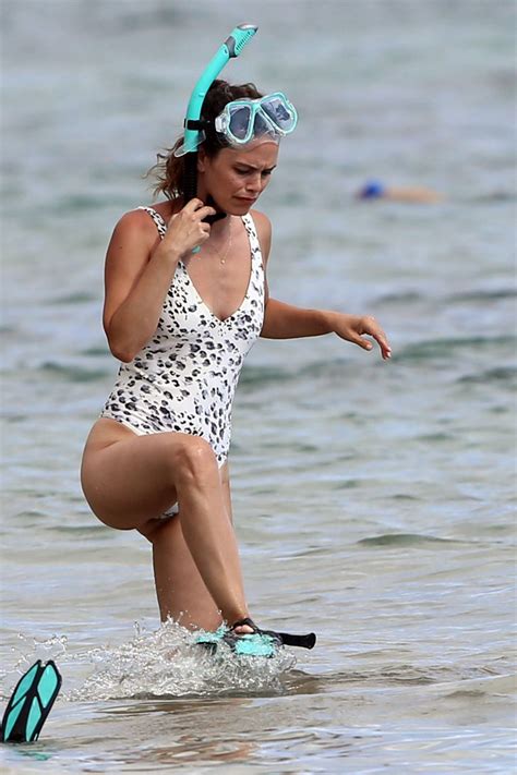 Rachel Bilson Looks Fab In A Patterned Swimsuit As She Hits The Beach