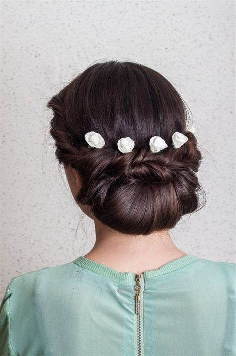 19 Beautiful Flower Girl Hairstyles For Girls Of All Ages In 2019 Ath Usa