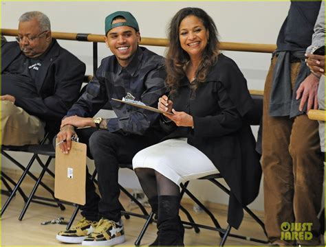 Chris Brown Pre Grammys Dance Academy Visit Photo 2808315 Chris