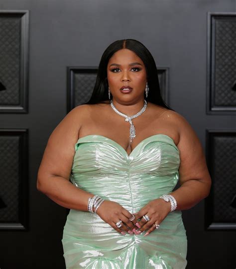 lizzo says fat women aren t benefiting from the body positivity