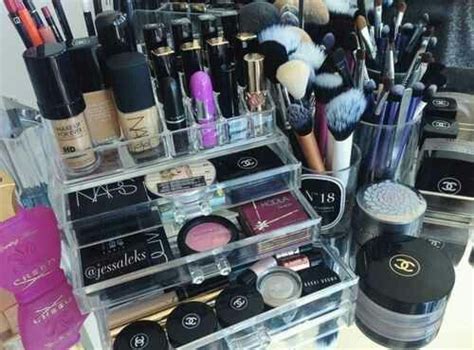Pin By Riya On Cosmetics Makeup Store Makeup Storage Makeup