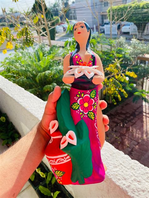 escultura de barro mexicana llena de folklore mexicano maria etsy