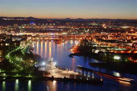 deutsches eck bei nacht koblenz foto bild architektur