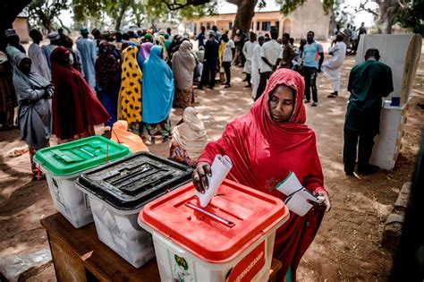 nigerians finally   vote  hit    snags   york