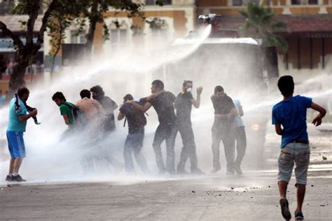 police    water cannon  deal  escalating protests