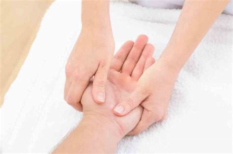 10 Titik Pijat Refleksi Tangan Ampuh Atasi Masalah Kesehatan