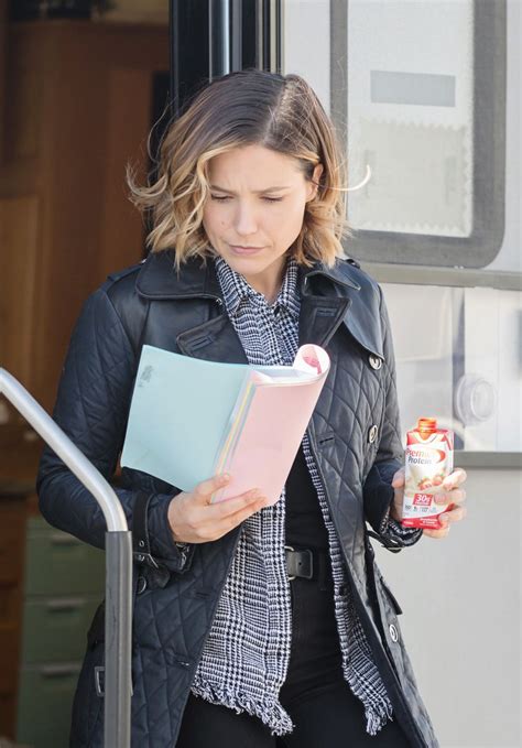 sophia bush   set  chicago pd  chicago  hawtcelebs