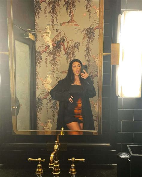 kourtney kardashian flaunts her new look shares stunning selfies in a