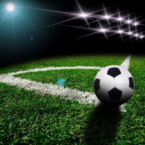توپ فوتبال در زمین سبز عکس 1152253 پارس استاک شاتر