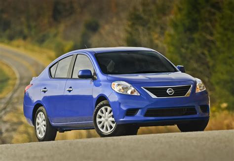 nissan versa review ratings specs prices    car connection