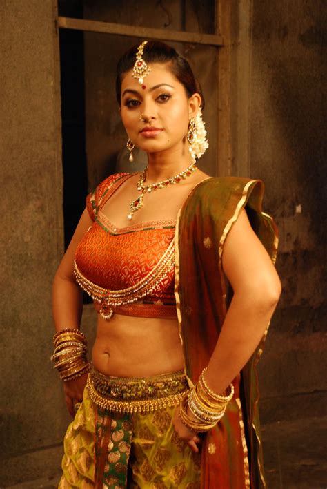 Tamil Actress Gorgeous Sneha Beautiful Hot Stills Ponnar