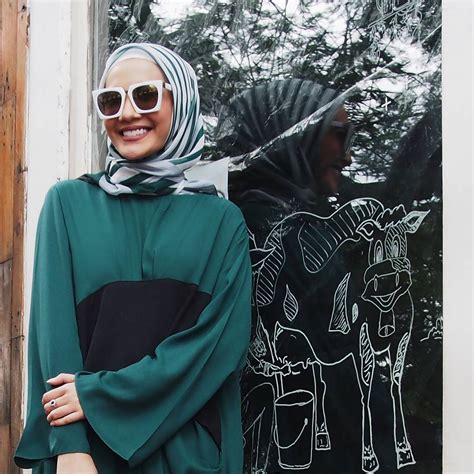 seleb  terjun  bisnis hijab   jadi koleksimu